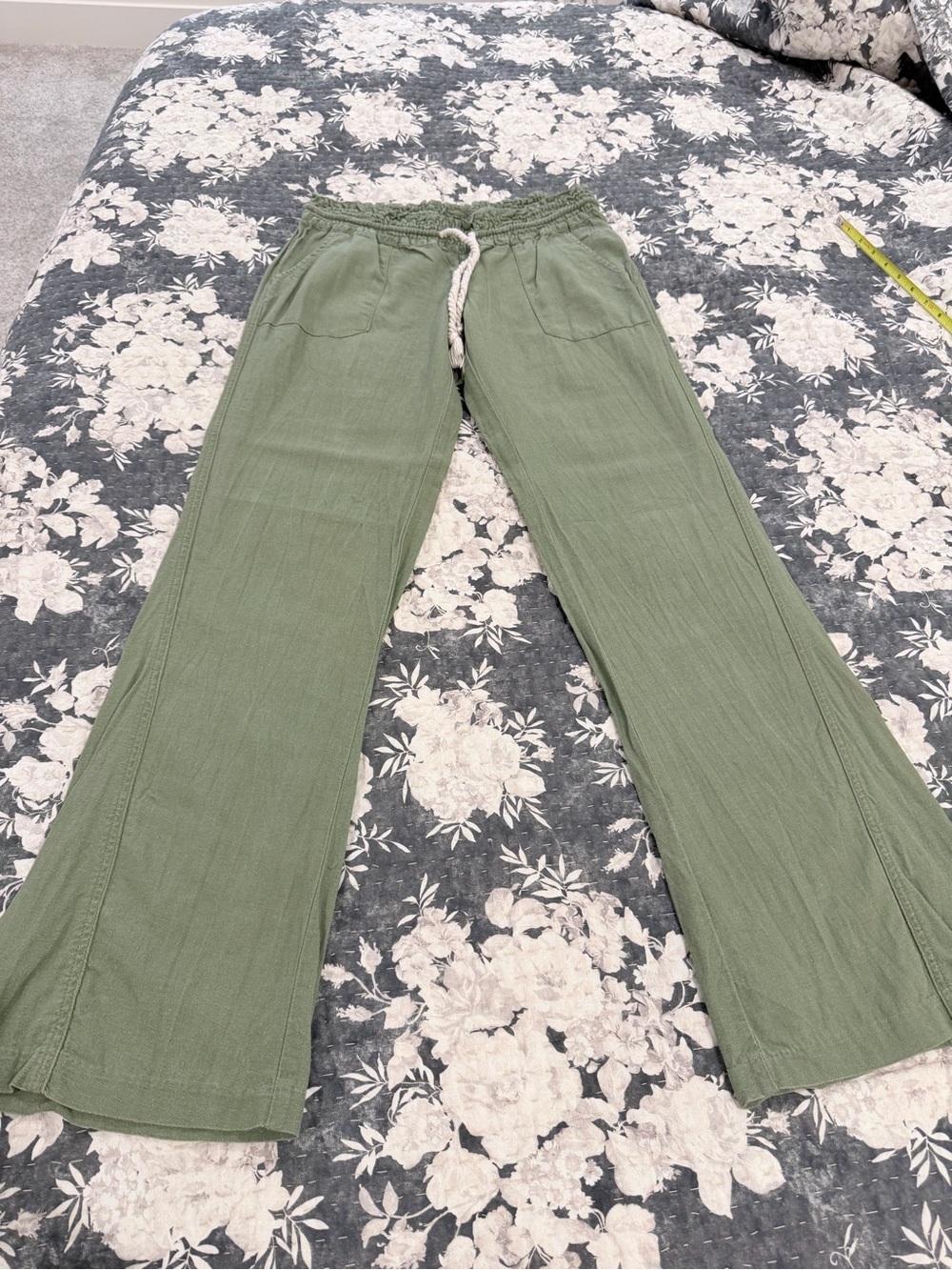 Roxy Olive Green Smocked Waist Casual Pants